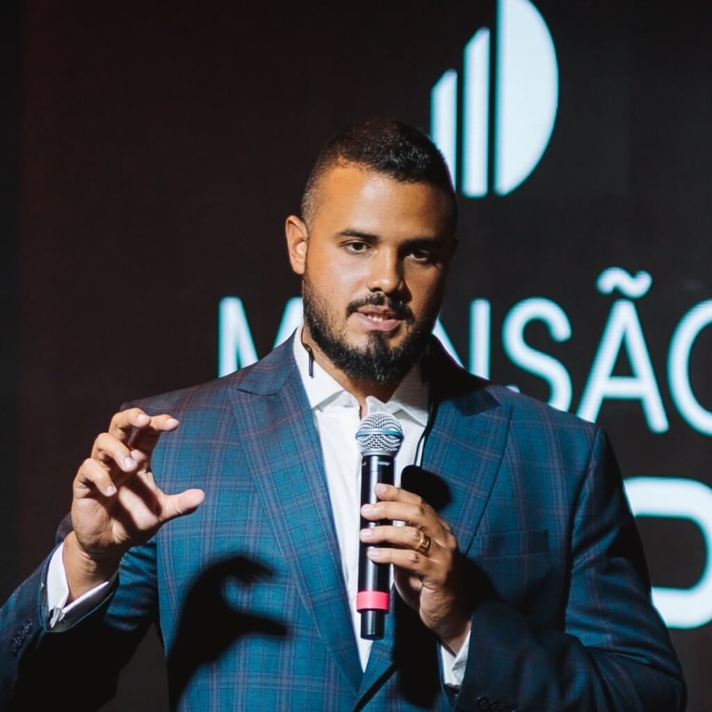 Adrian, Grupo QuartaVia, em apresentação ao vivo